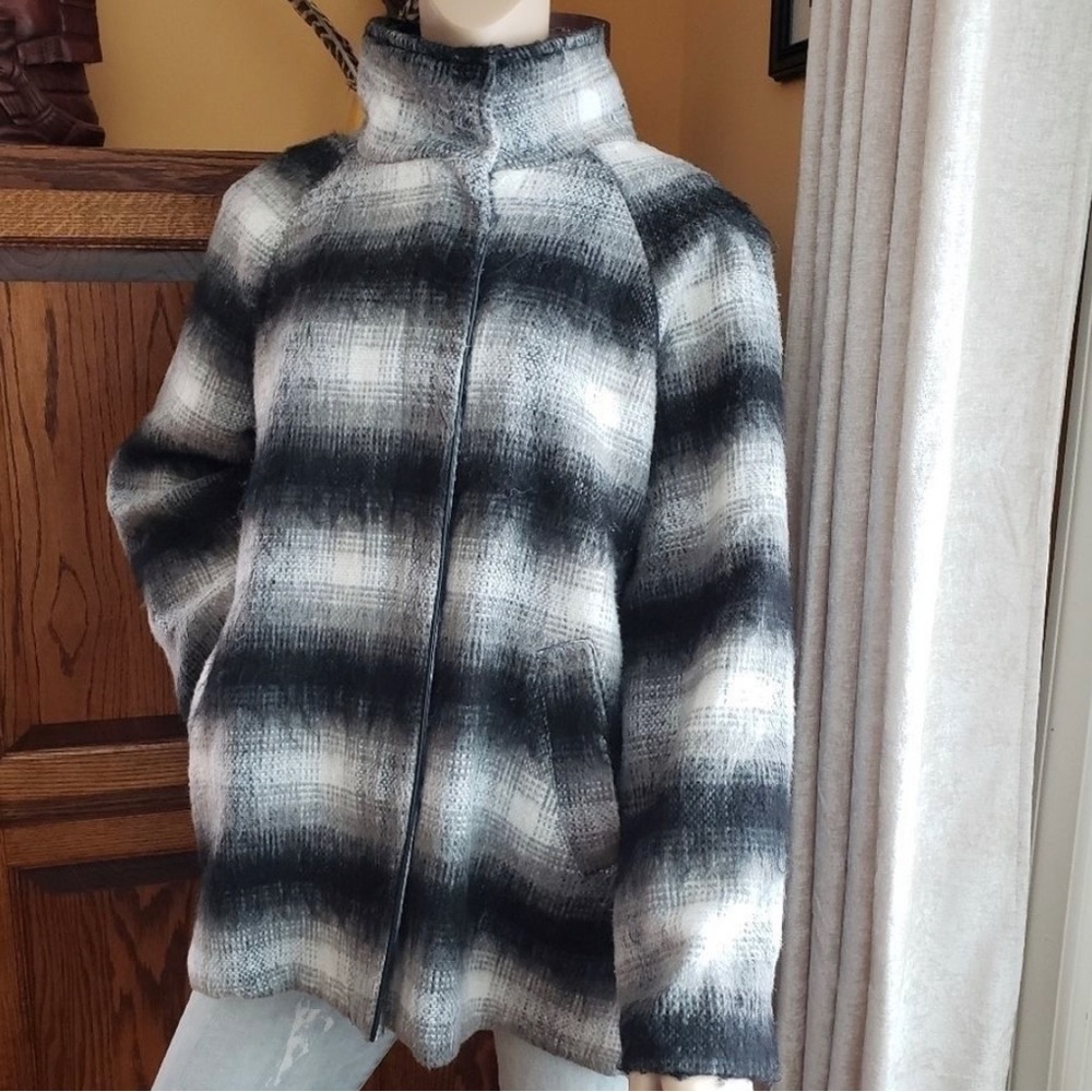 Plaid jacket with wool and polyester blend in excellent condition.